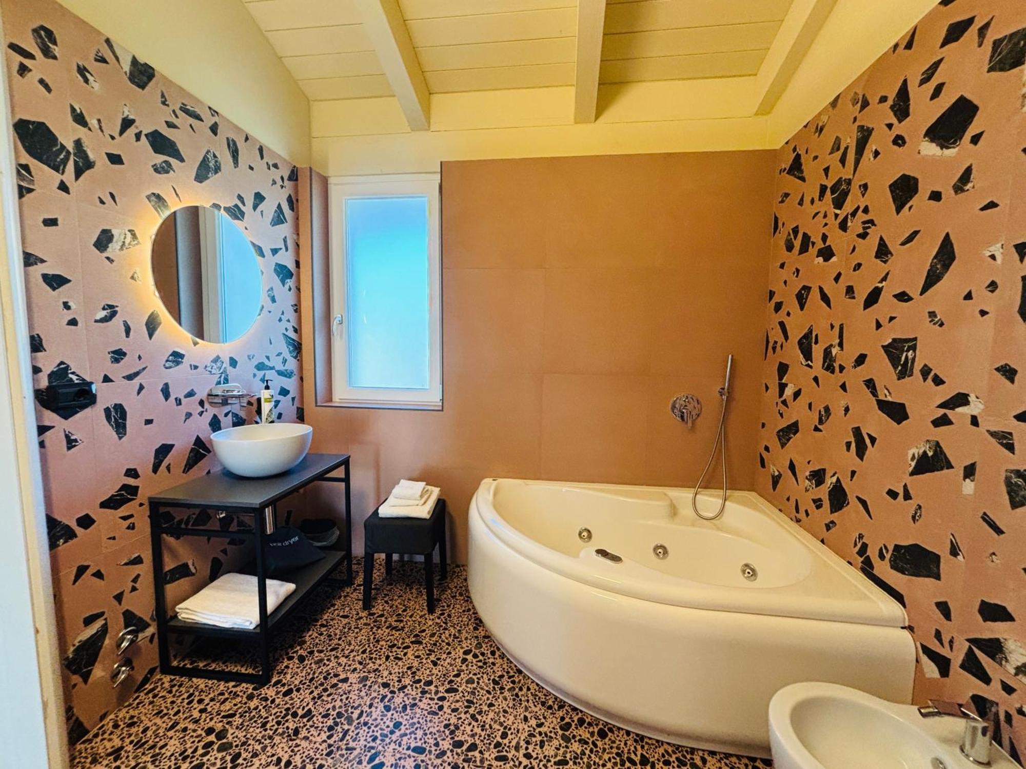 Terra Di Vento Bed & Breakfast Montecorvino Pugliano Ngoại thất bức ảnh