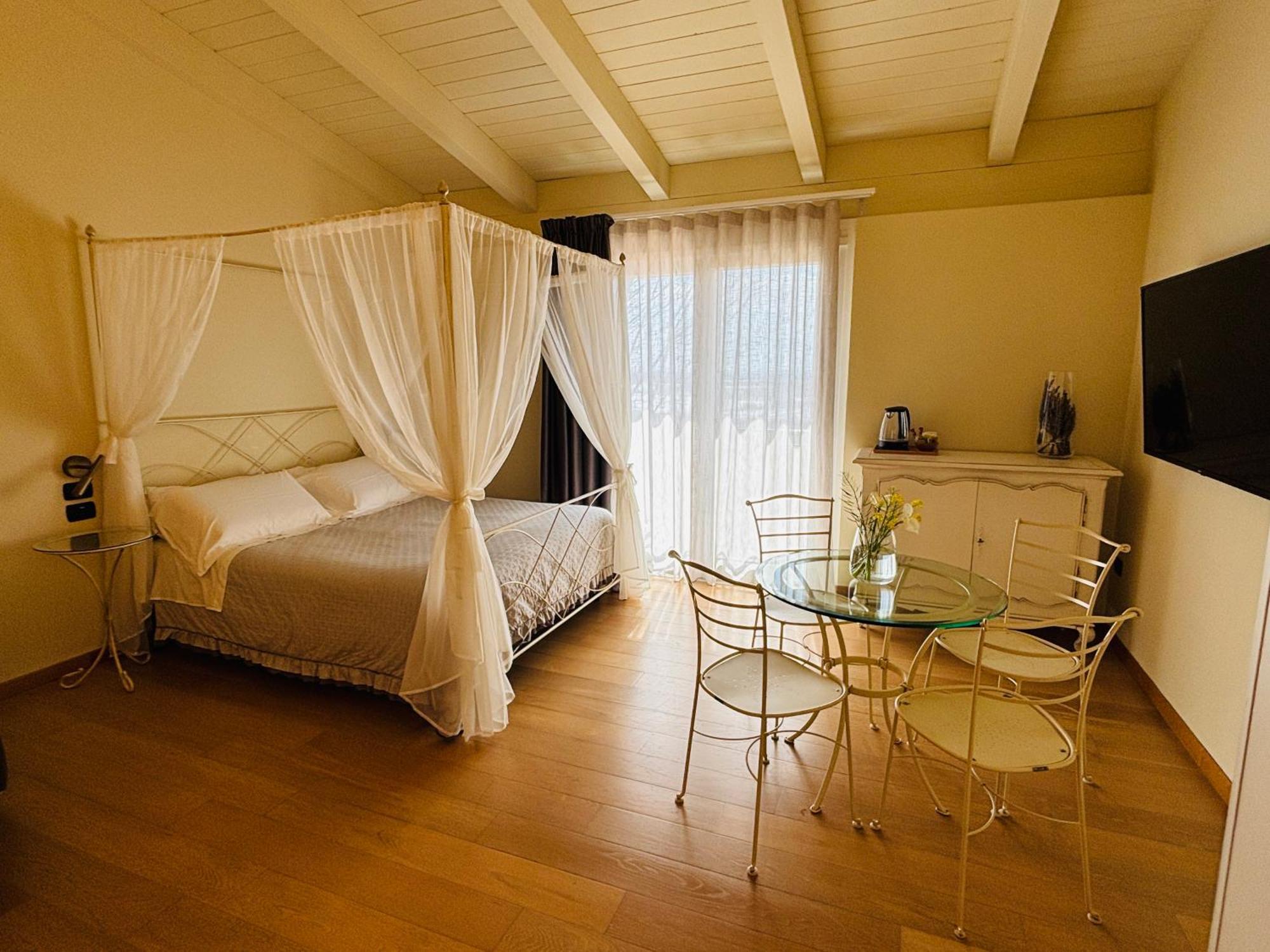 Terra Di Vento Bed & Breakfast Montecorvino Pugliano Ngoại thất bức ảnh
